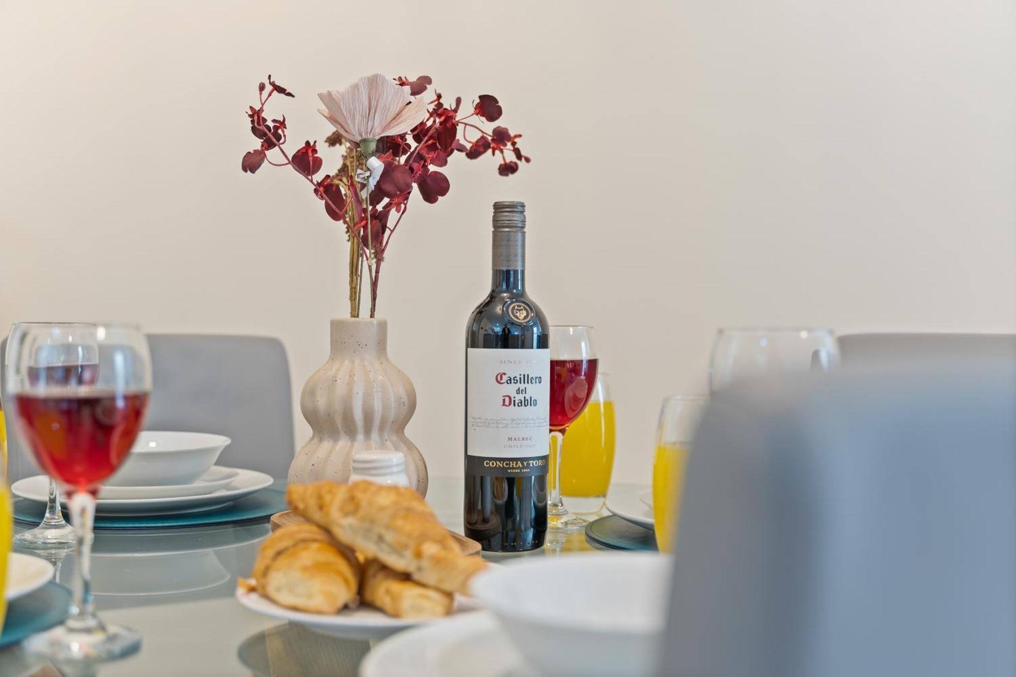 247 Serviced Accommodation In Telford 2 Bedroom Apartment Extérieur photo